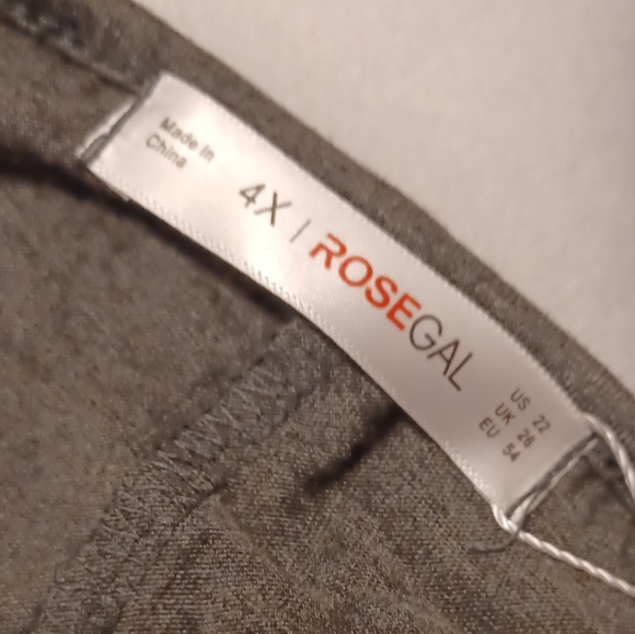 4/$80 Gray With Black Lace Tunic - Size 4X (US22) - Picture 9 of 10